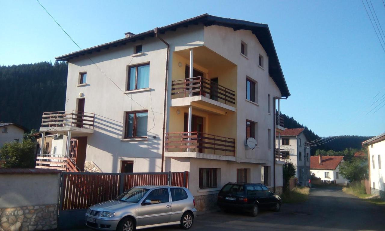 Guest House Lorian Madzhare Екстер'єр фото