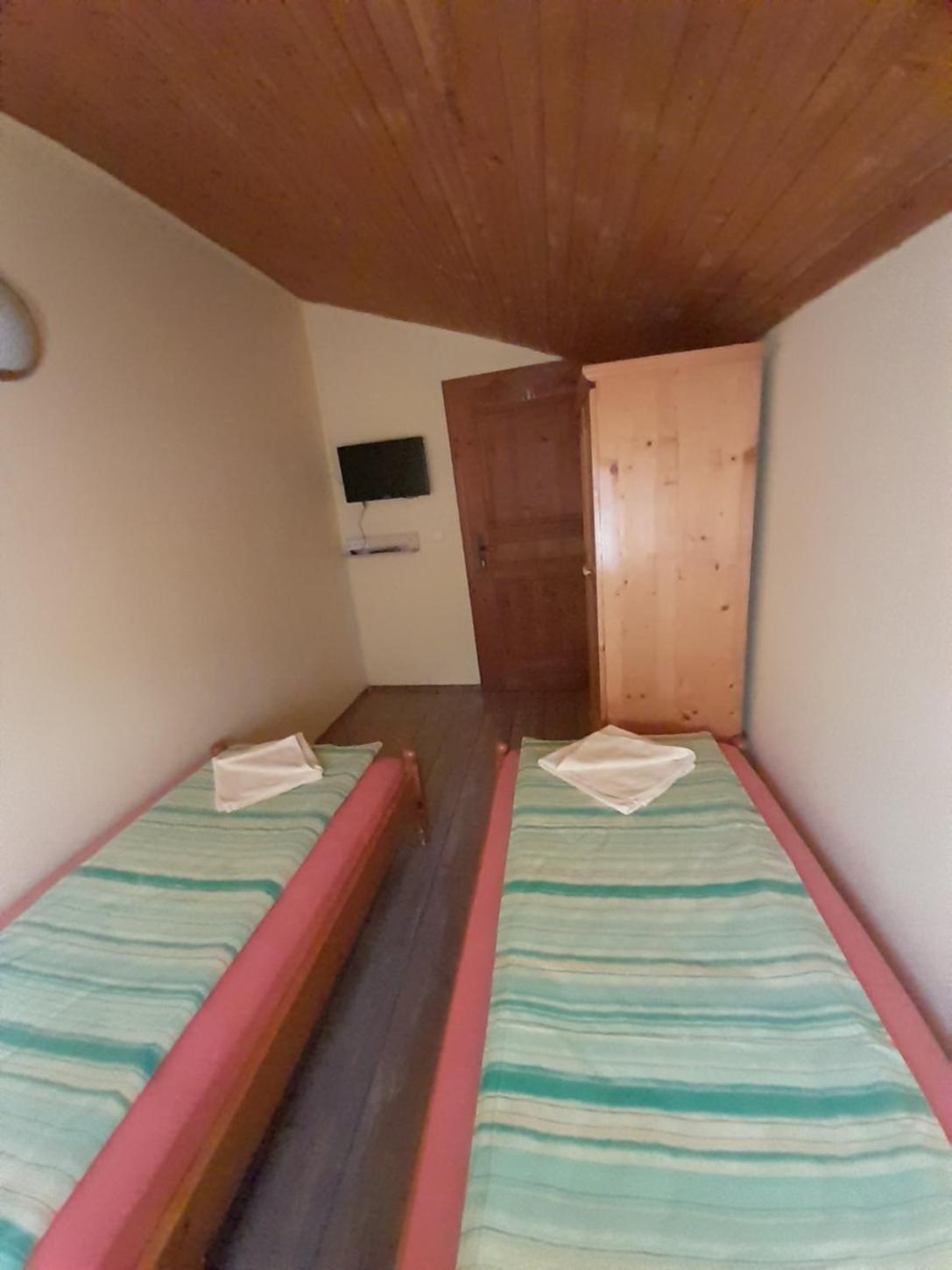 Guest House Lorian Madzhare Екстер'єр фото