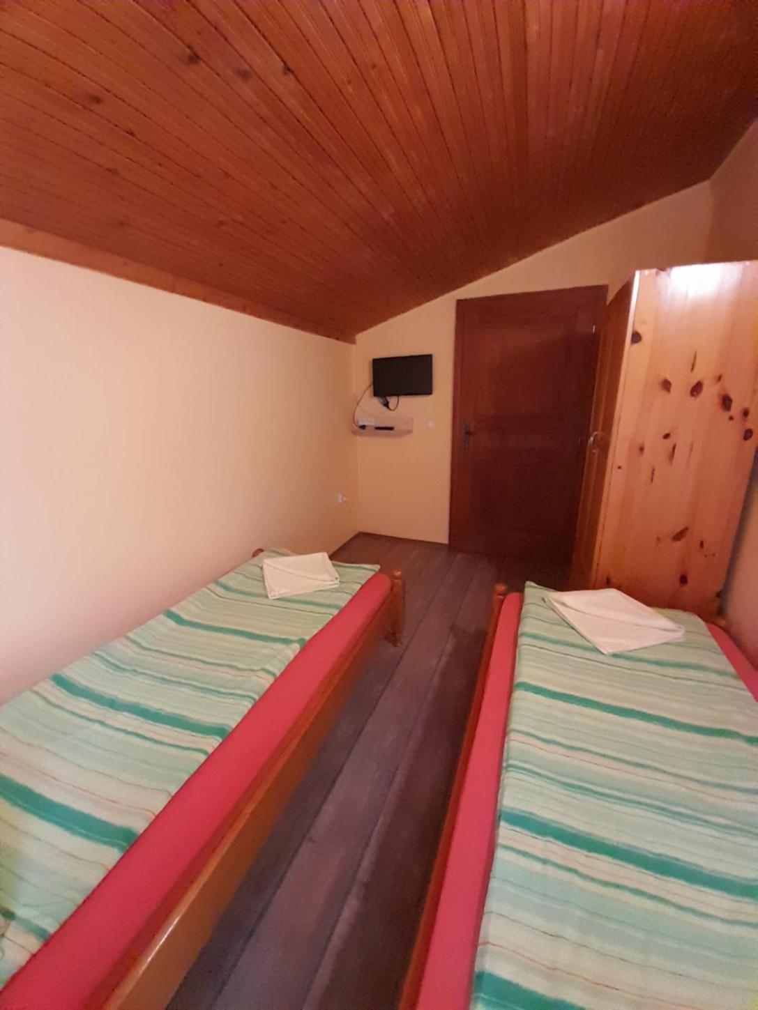 Guest House Lorian Madzhare Екстер'єр фото