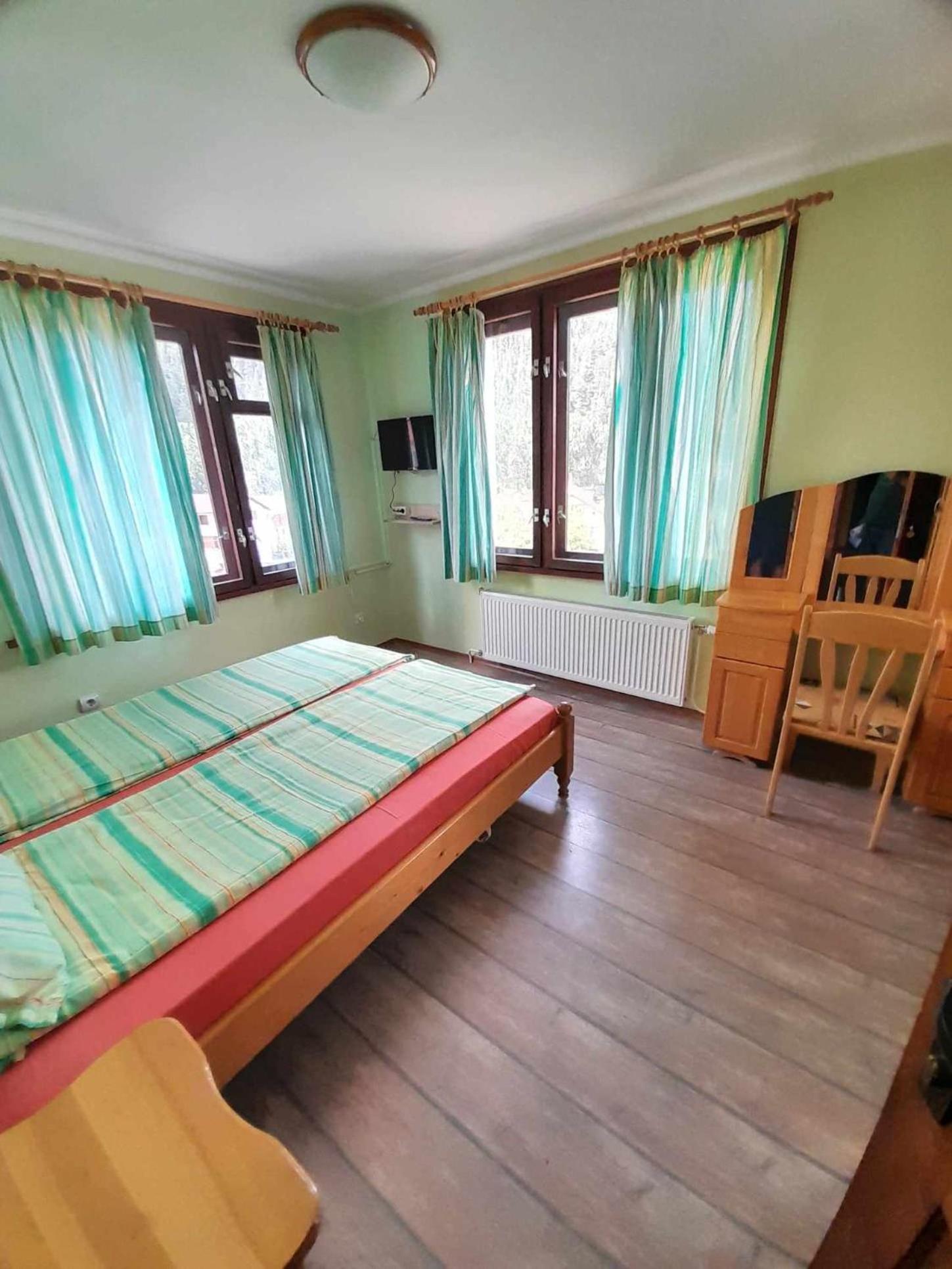 Guest House Lorian Madzhare Екстер'єр фото