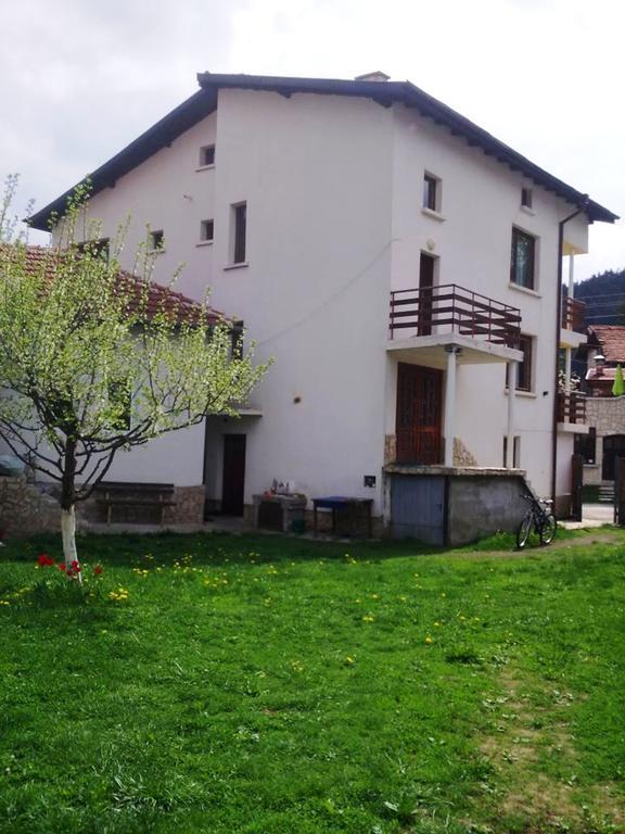 Guest House Lorian Madzhare Екстер'єр фото