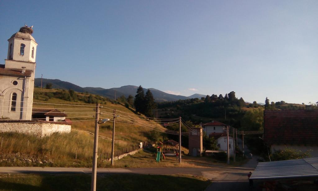 Guest House Lorian Madzhare Екстер'єр фото