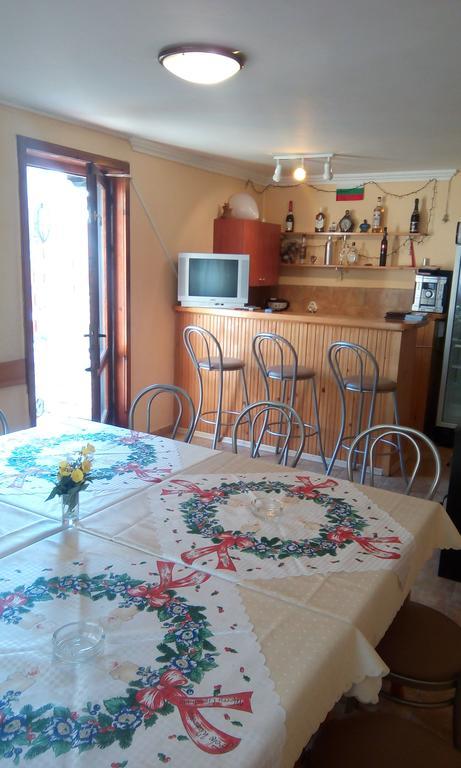 Guest House Lorian Madzhare Екстер'єр фото