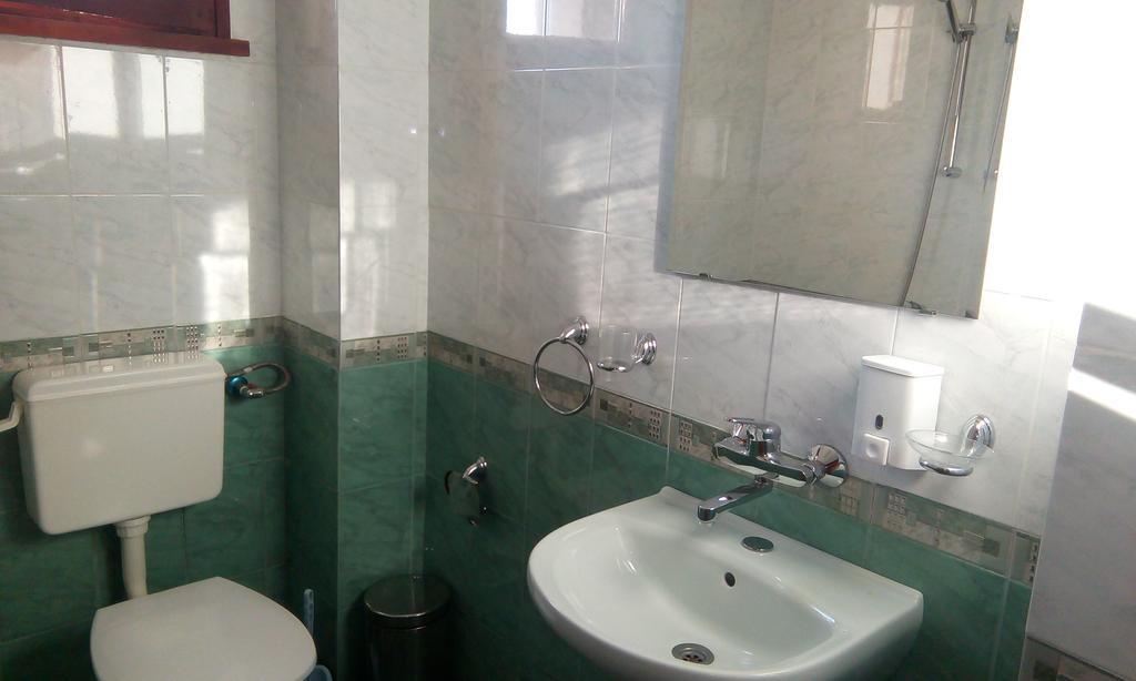 Guest House Lorian Madzhare Екстер'єр фото