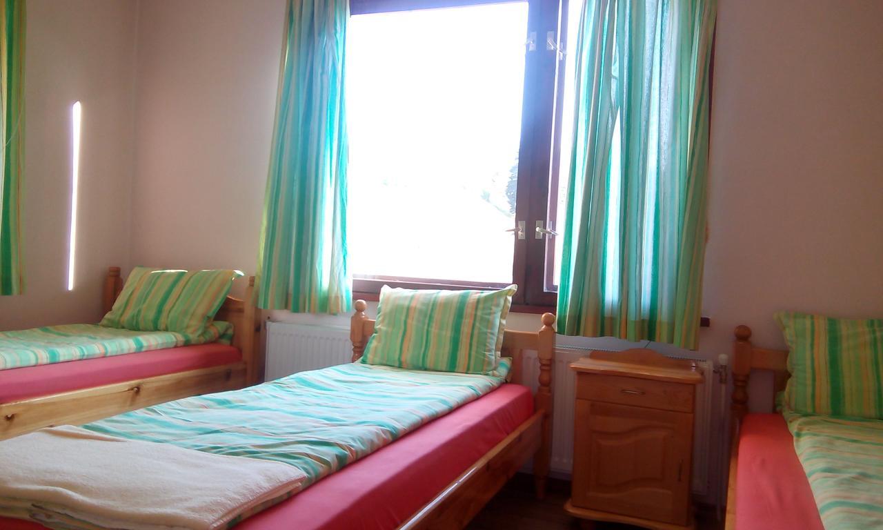 Guest House Lorian Madzhare Екстер'єр фото